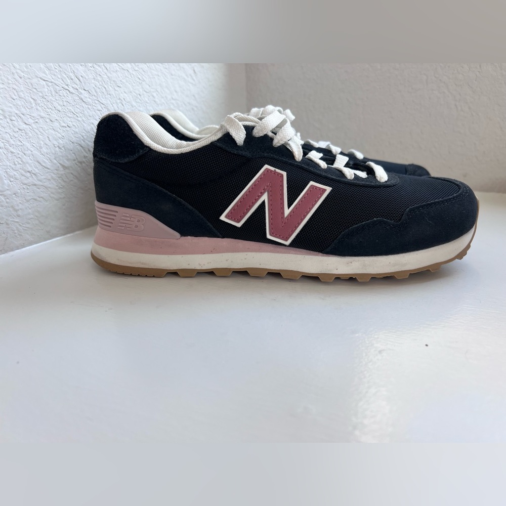 New Balance 515 Black and Pink Shoes in great condition Size 8